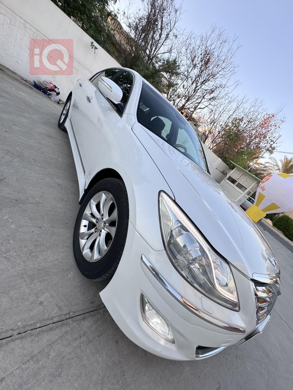 هیوندای جێنسس